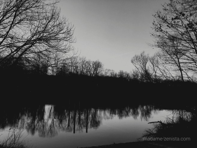 reflection, black and white photography, monochrome, madame-zenista.com